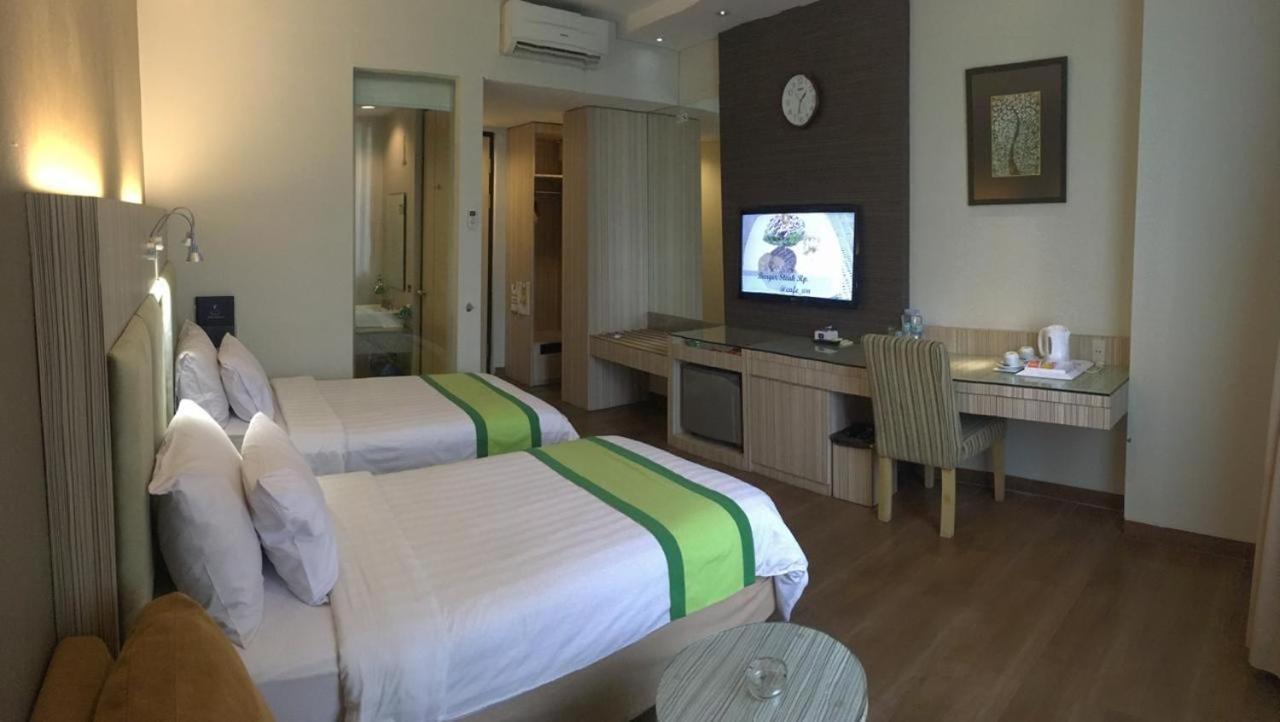 Hotel Wisata Niaga Purwokerto Buitenkant foto
