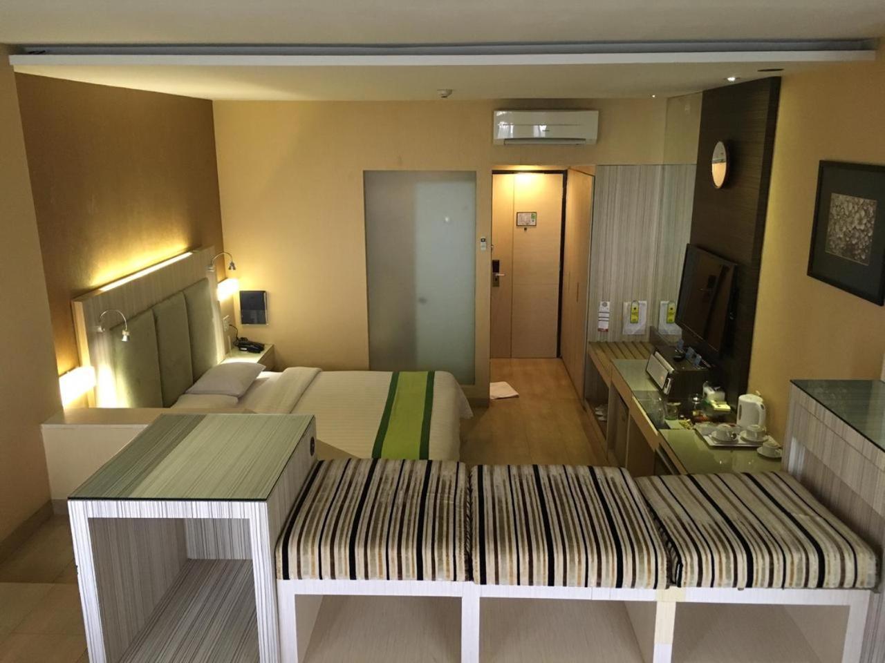 Hotel Wisata Niaga Purwokerto Buitenkant foto