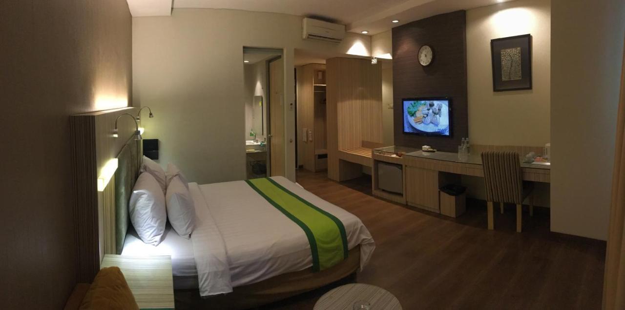 Hotel Wisata Niaga Purwokerto Buitenkant foto