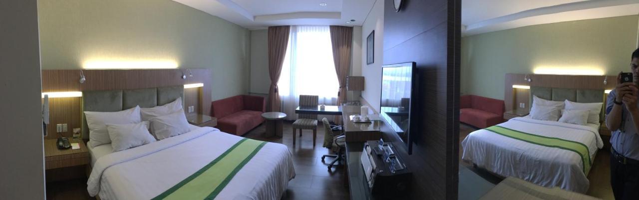 Hotel Wisata Niaga Purwokerto Buitenkant foto
