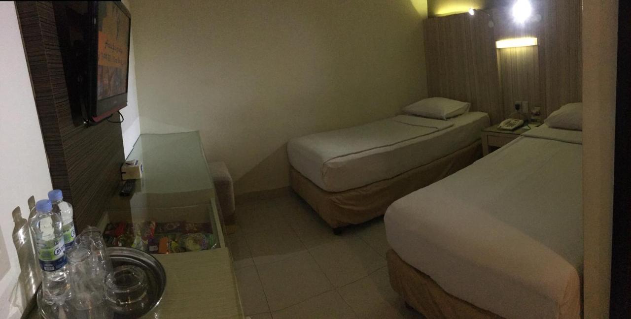 Hotel Wisata Niaga Purwokerto Buitenkant foto