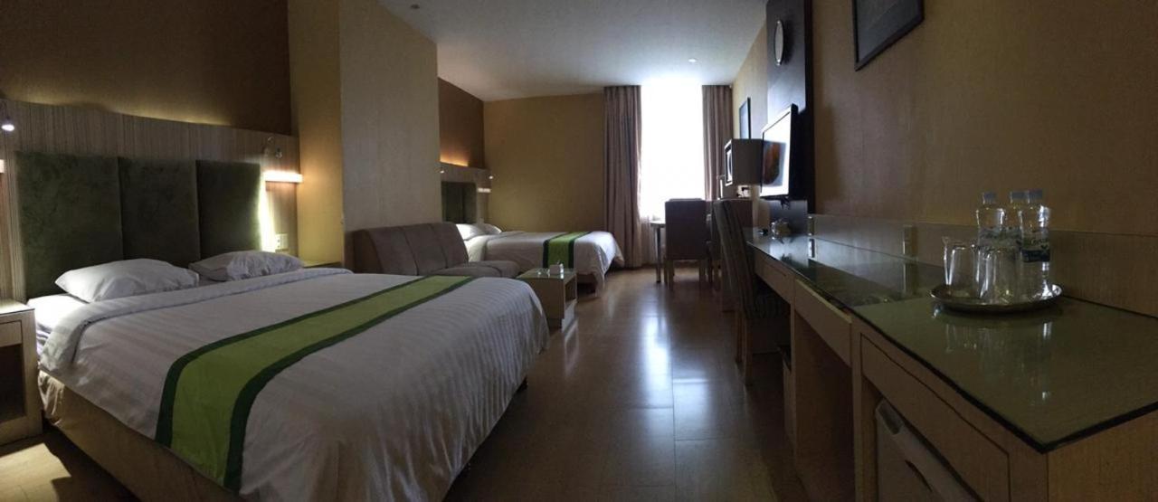 Hotel Wisata Niaga Purwokerto Buitenkant foto